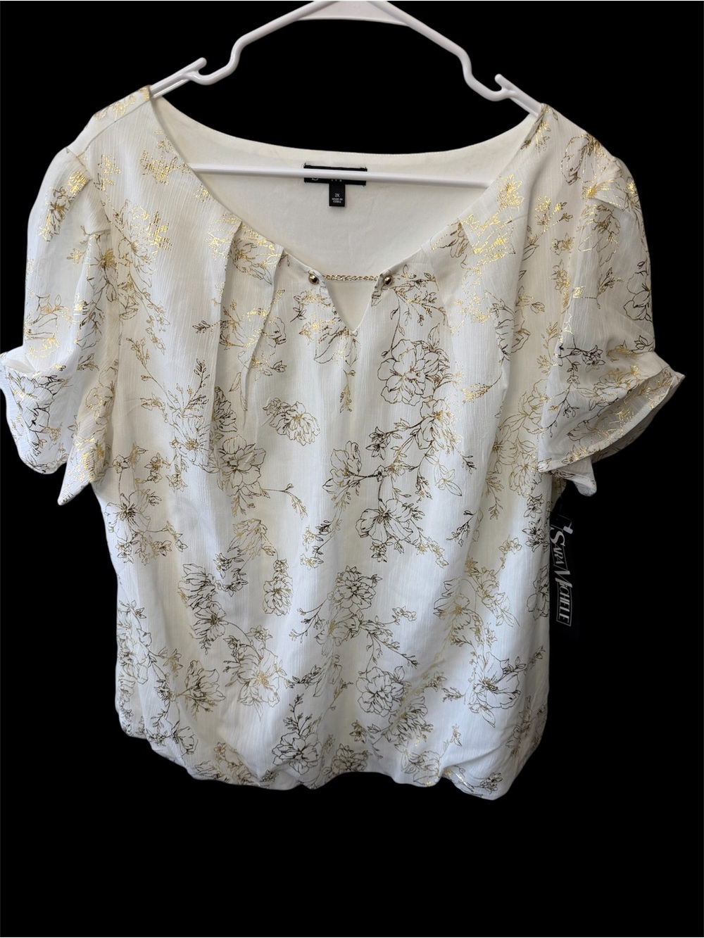 Women’s Sara Michelle Size 2X white with gold floral blouse! New with tags! Cute
